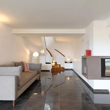 Laura Aegilium Villa Giglio Porto