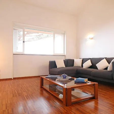 Laura Aegilium Villa *